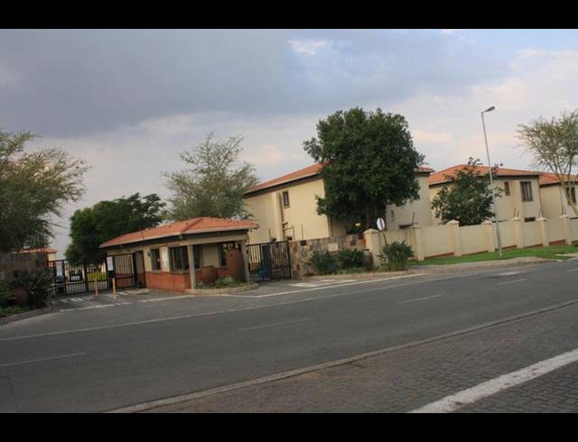 2 BEDROOM APARTMENT FOR SALE IN NOORDWYK